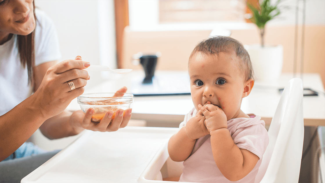 Child experiencing skin rash after eating, with concerned parent nearby